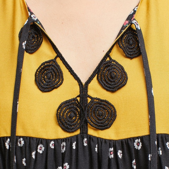 FARM RIO Intarsia Floral Peasant Style Blouse - Picture 3 of 13